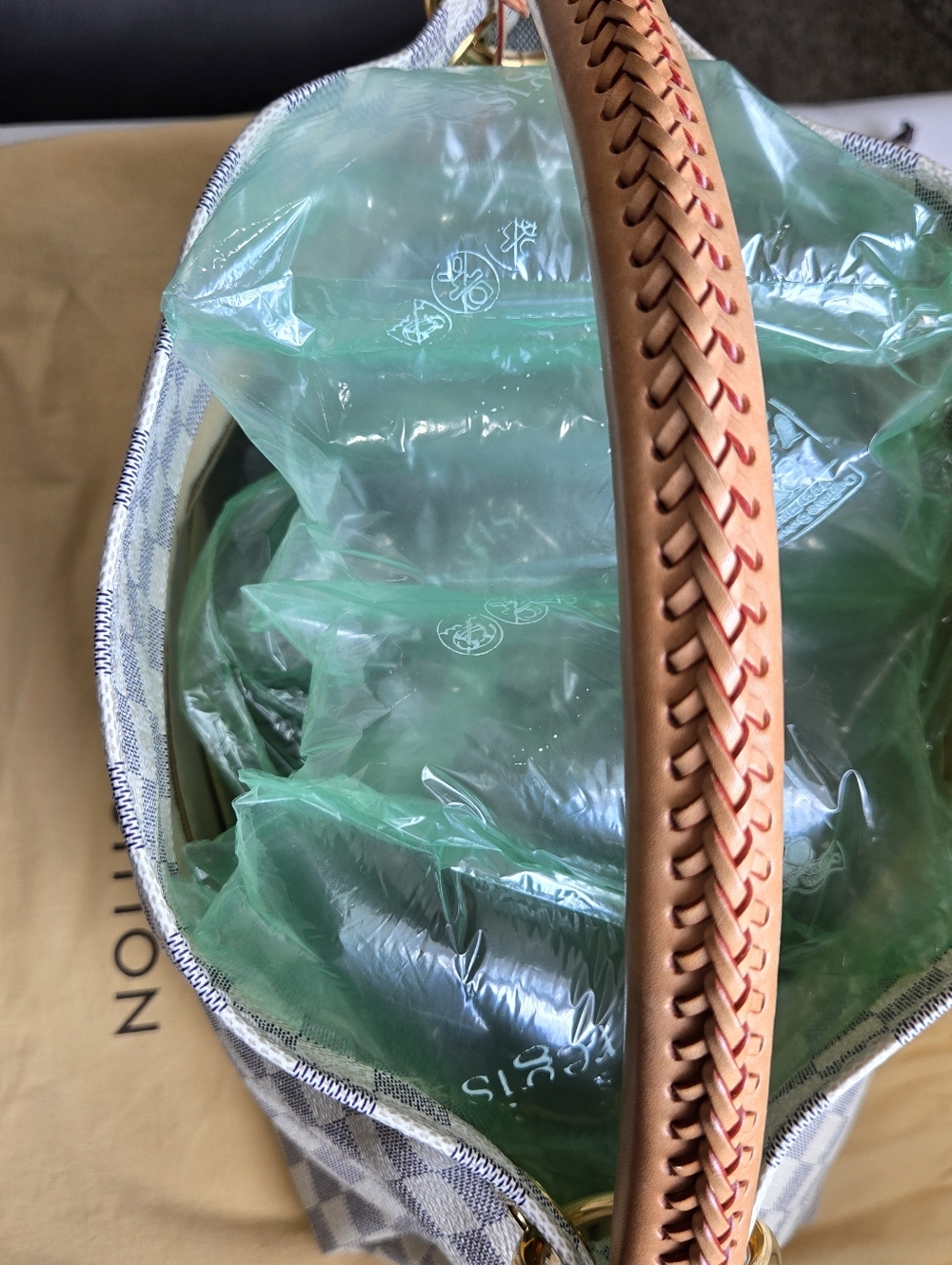 Authentic Louis Vuitton Damier Azur Artsy - Picture 6 of 13